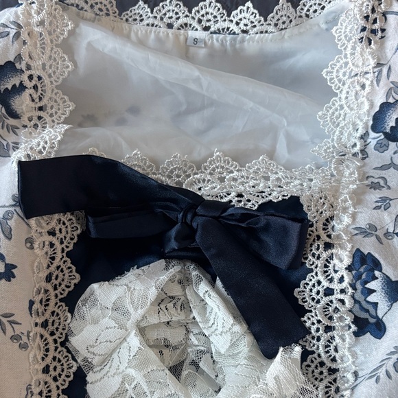 1700’s Women's Victorian Inspired Rococo Dress/Maiden Costume - Picture 8 of 8